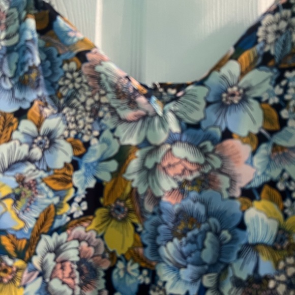 Lauren Conrad Pleated Cap Sleeve Floral Blouse - Picture 4 of 8